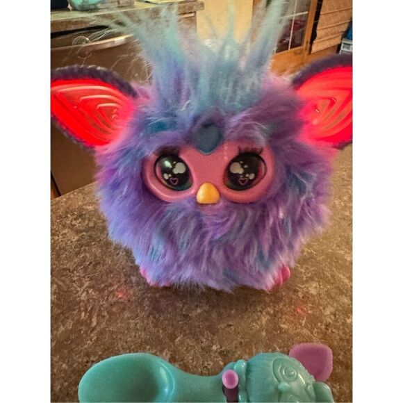 Furby with spoon 2023 - Picture 2 of 5